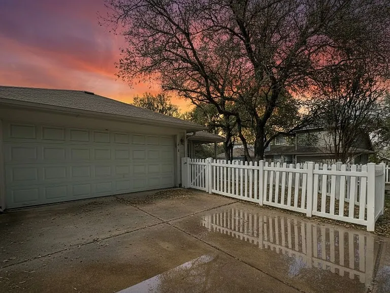 210 Lollipop Ln — Photo 18
