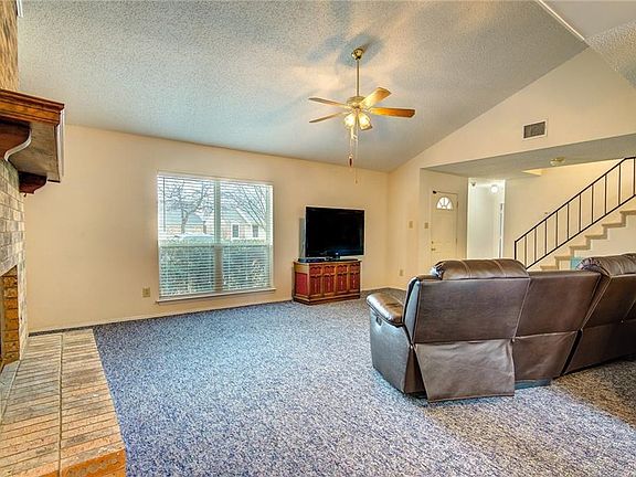 3rd image of 2317 Sweetbriar Ct