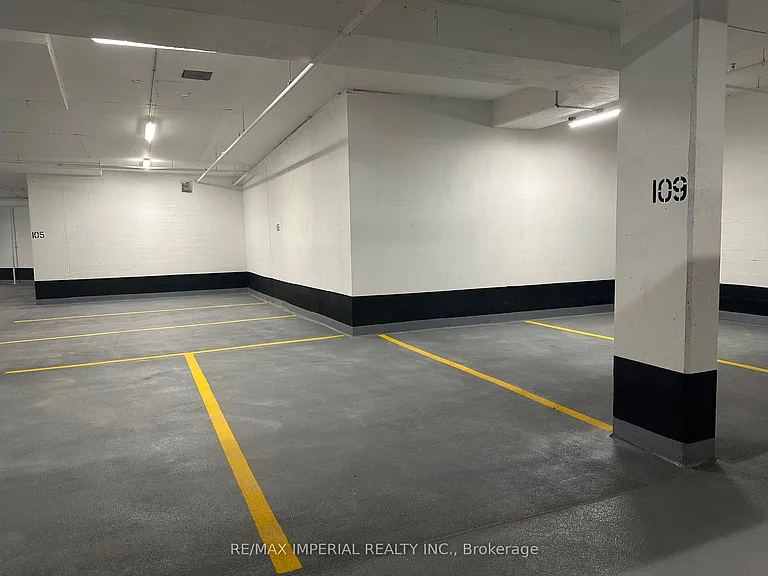 395 Dundas St W #523 — Photo 24