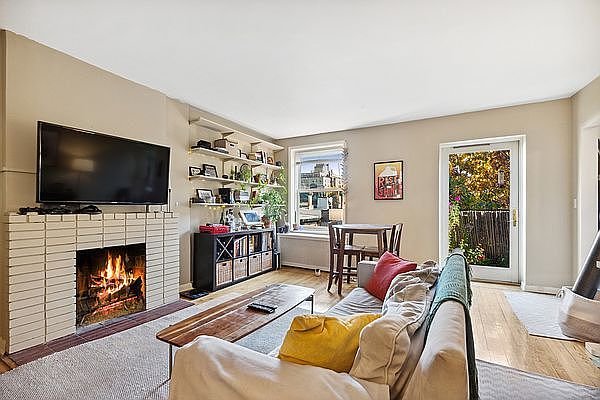 1st image of 67 Willow St APT 4