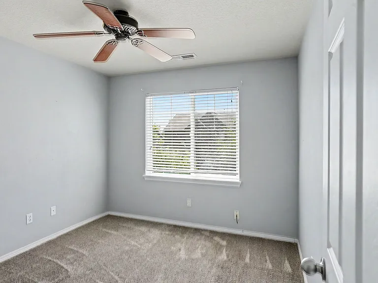 305 Casting St SE — Photo 33
