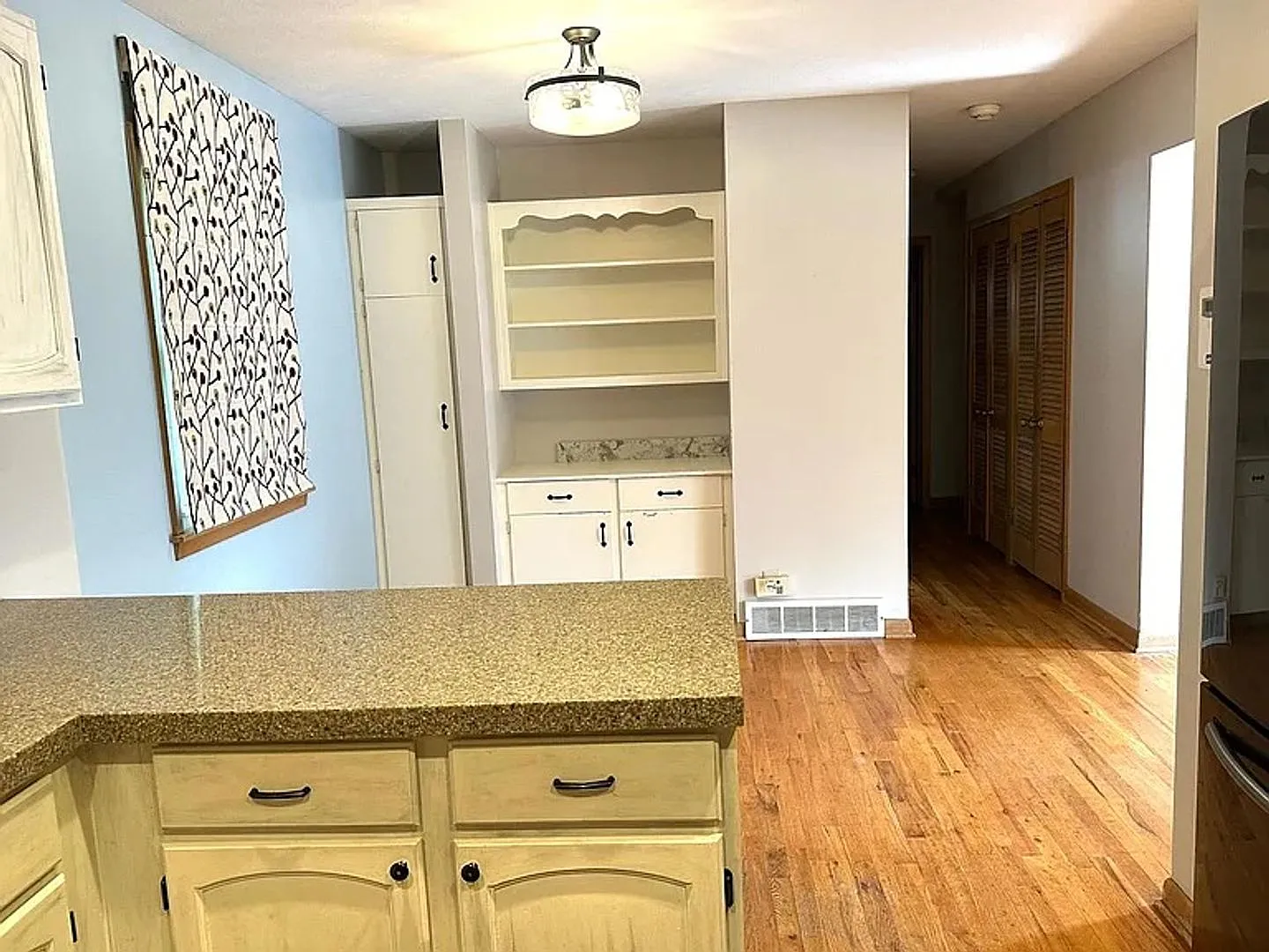 3406 S 91st St 3 Bed/1.5 Bath in Westside School District | Hardwood Floors, 2-Car Garage, Fenced... — Photo 3