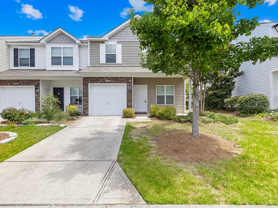14054 Singleleaf Ln