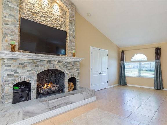 5th image of 2612 Derby Glen Dr
