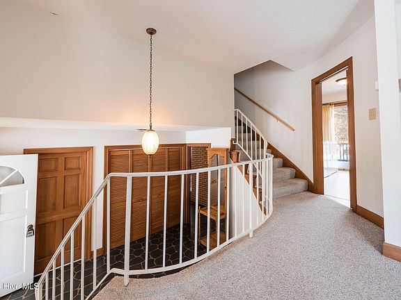 5th image of 1012 Ensworth Road NW