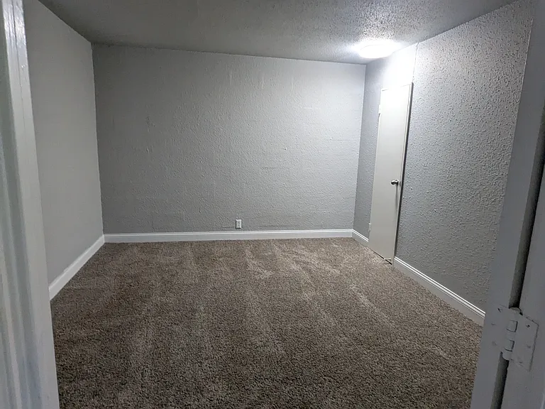 Campus View Apartments — Photo 32