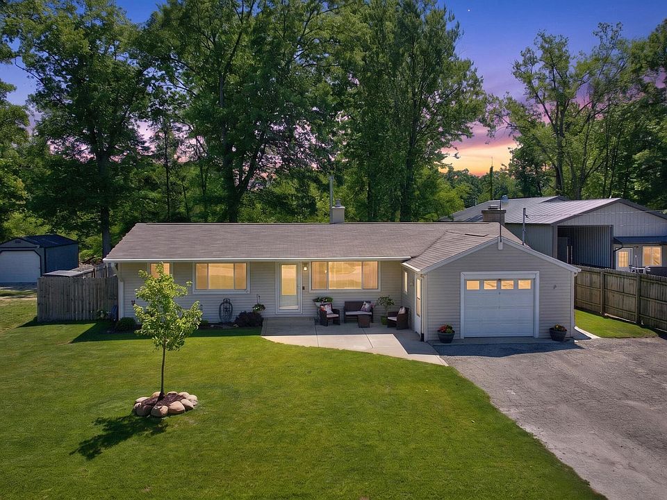 1st image of 569 Round Lake Dr