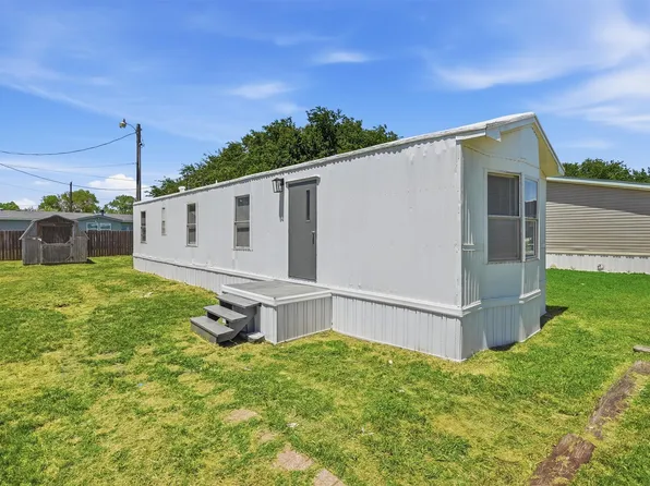902 Flamingo Rd, Granbury, TX 76049