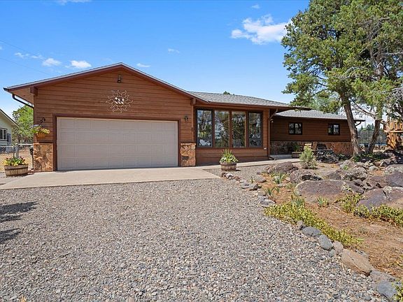 2nd image of 552 NE Ginters Grove Ln