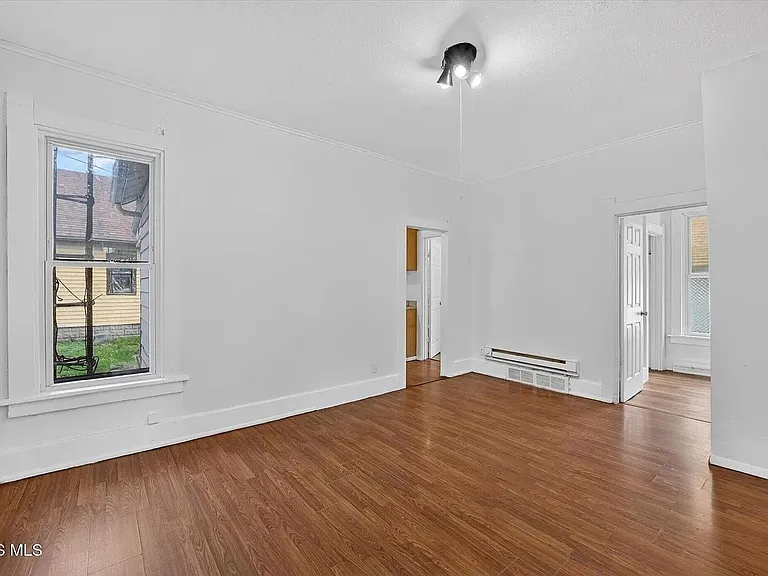 2938 Chase St — Photo 5