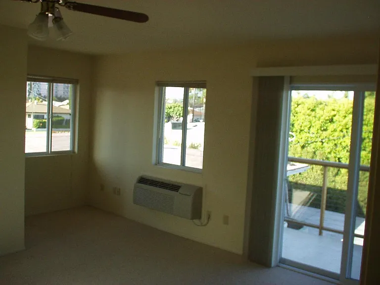 5489 Dorothy Dr — Photo 12