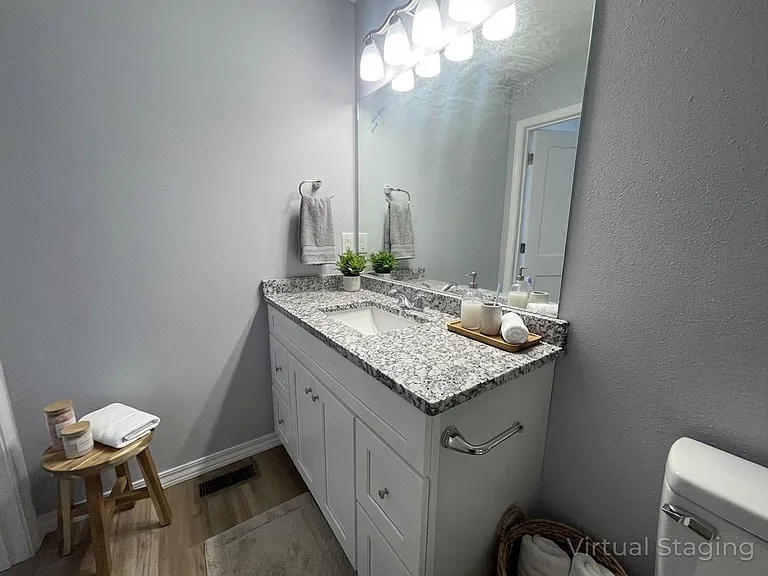 2 C St #B — Photo 8