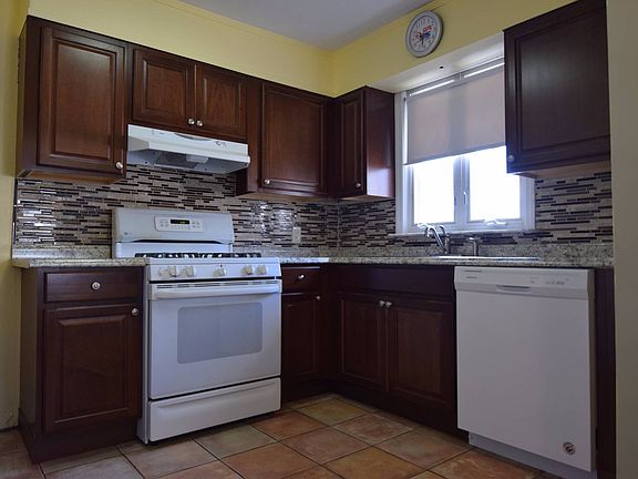 4th image of 53 Gramercy Ave