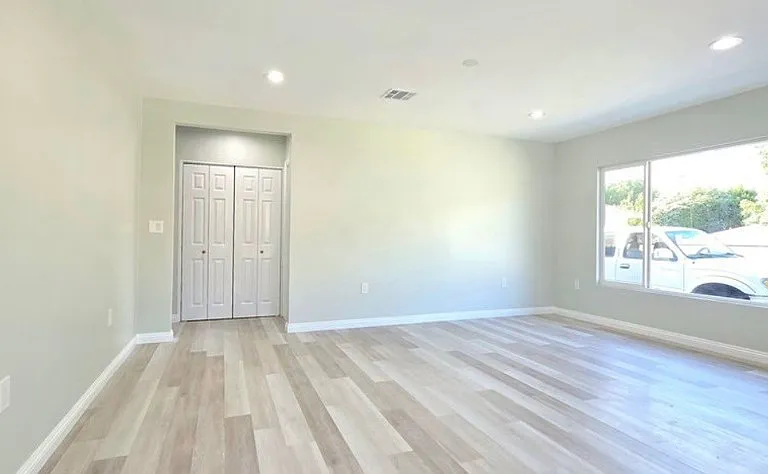5830 N Vista St — Photo 16