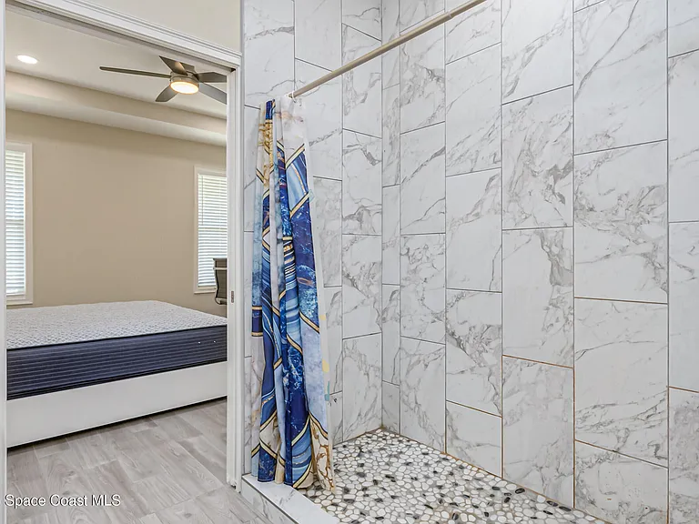 209 E Avenue B — Photo 23