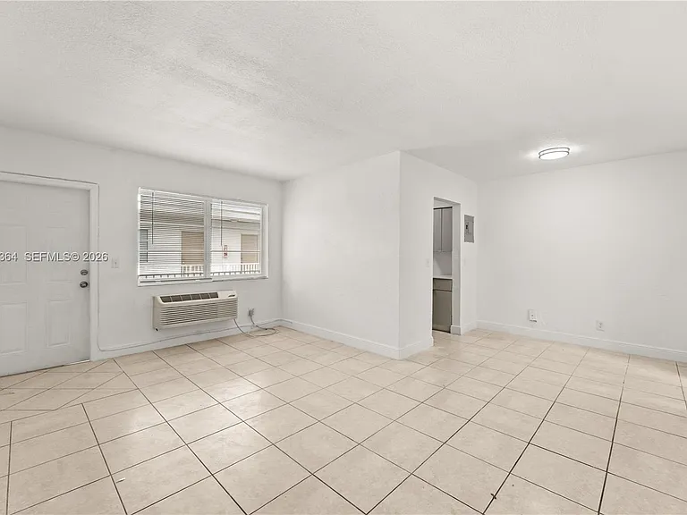 6905 Rue Vendome #8 — Photo 2