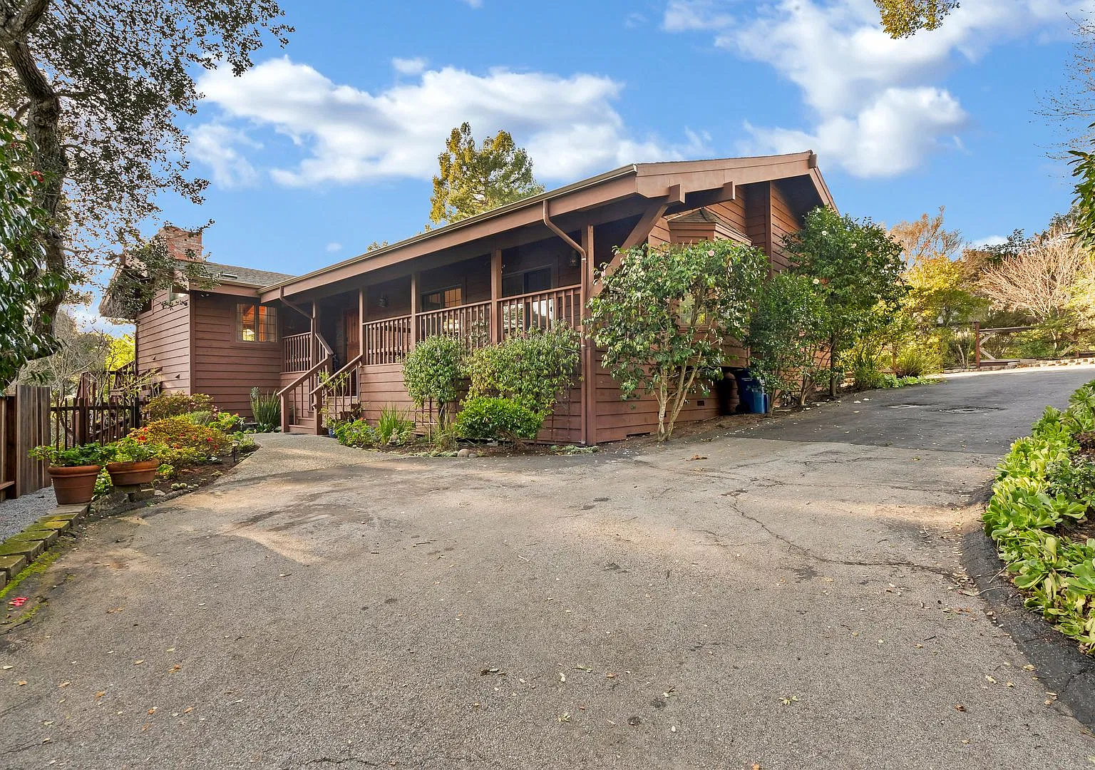 Prestigious & Gated Pasatiempo Golf Course Community — Photo 2