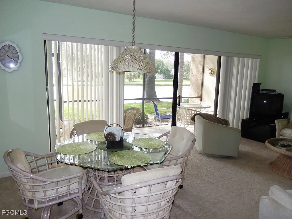 2 bed, 2.0 bath, 1048 sqft, $4,500 — Photo 4