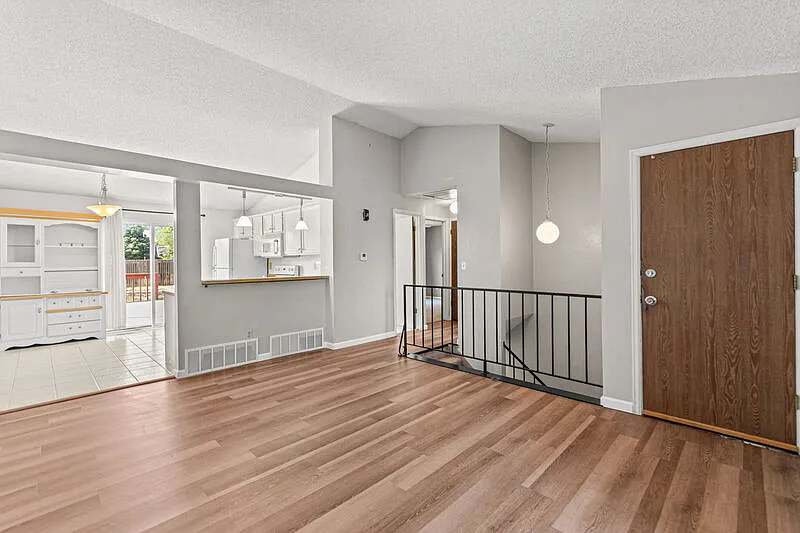 3 bed, 2.0 bath, 1600 sqft, $2,675 — Photo 2
