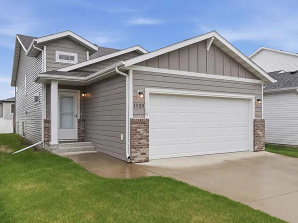 1520 67th Ave S, Fargo, ND 58104