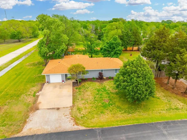 518 N Pacific St, Oxford, KS 67119