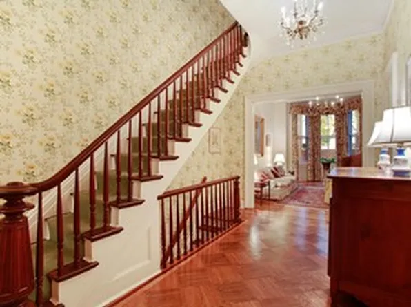 35 West 12th Street image 1 of 9