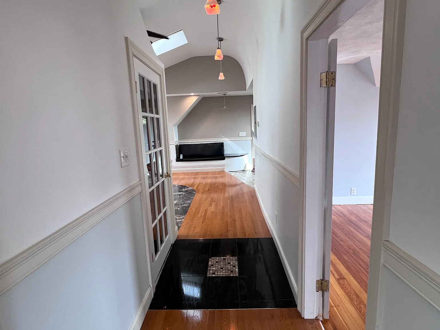 2 bed, 1050 sqft, $2,400 — Photo 2