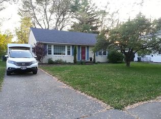 350 Cadman Dr, Williamsville, NY 14221