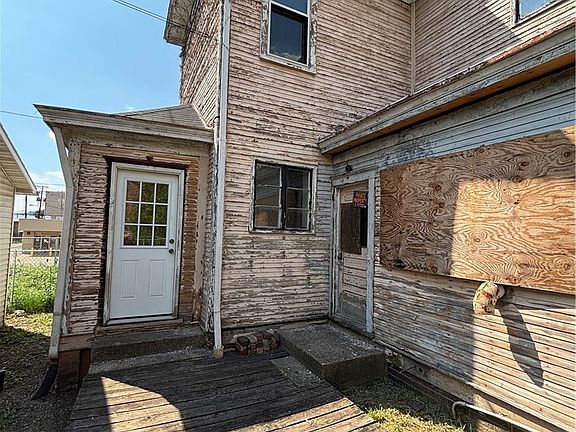 5th image of 312 W 6th St