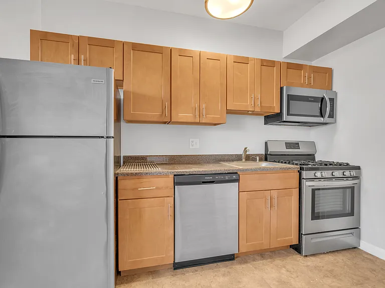 The Glenwood Apartments — Photo 8