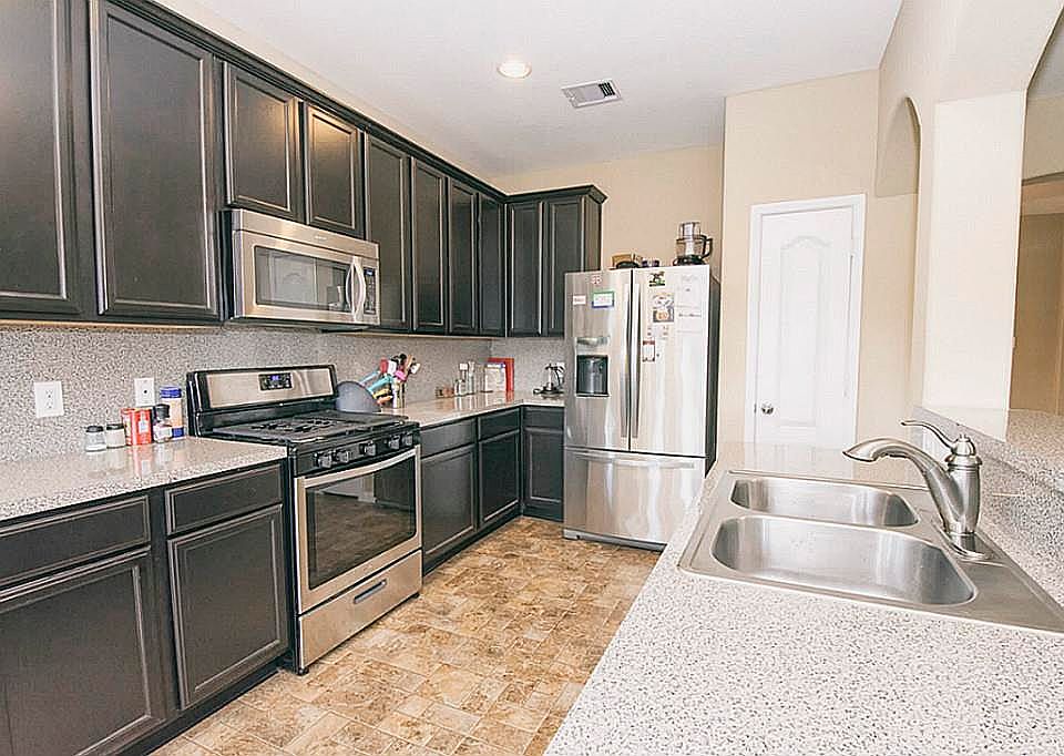 2nd image of 5022 Bay Ln