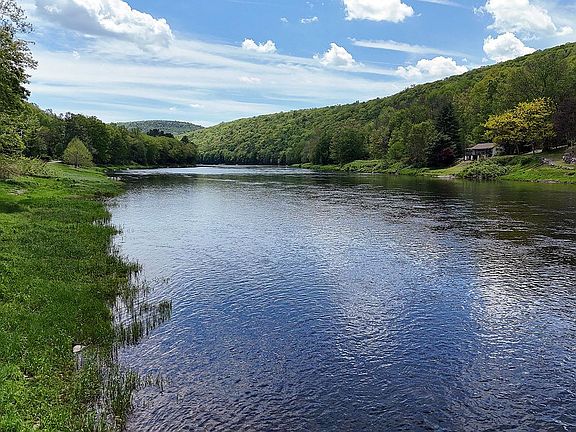 2nd image of 860 River Road