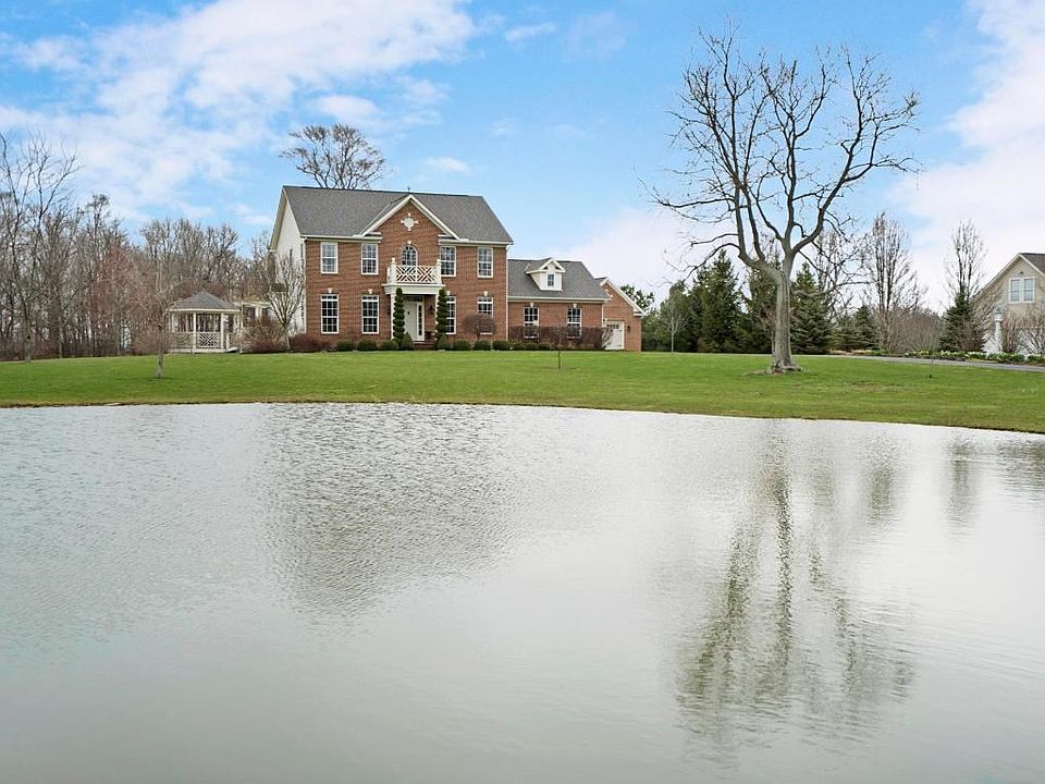 1st image of 136 Stone Creek Dr