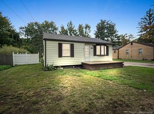 3386 Mills Acres St, Flint, MI 48506