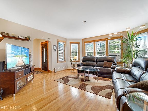 3rd image of 3047 N 76th Ct
