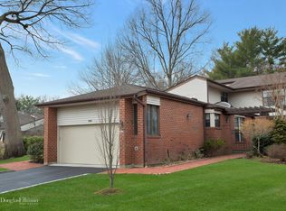 106 Crows Nest Ct, Manhasset, NY 11030