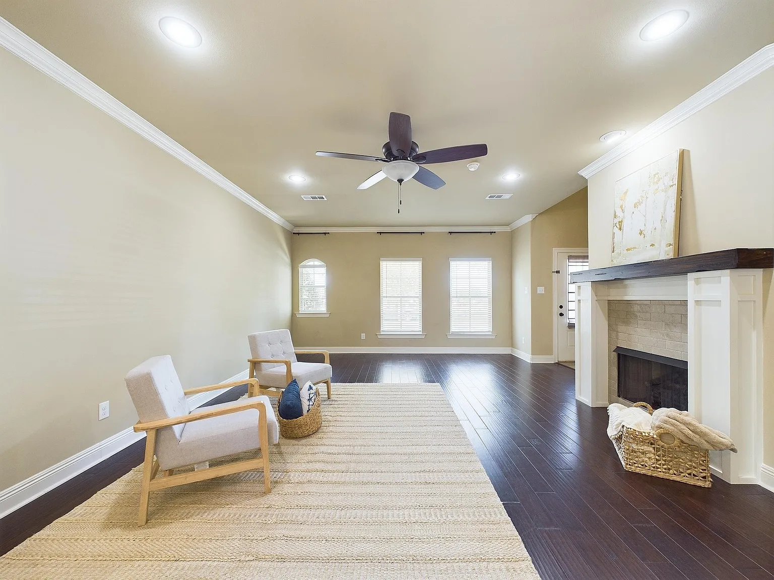 116 Stonehurst Dr — Photo 3