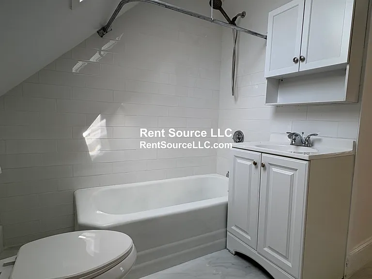 9-11 Knapp St #3 — Photo 13