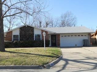 310 NW Parkwood Ln, Lawton, OK 73505