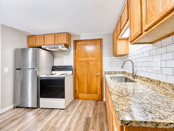 4th image of 216 2nd Ave S APT 2