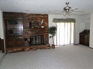 4th image of 811 N Roosevelt Ave