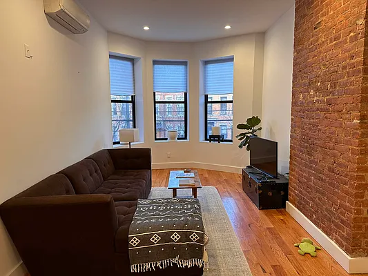 Rented by Massada Home Sales Inc | media 15