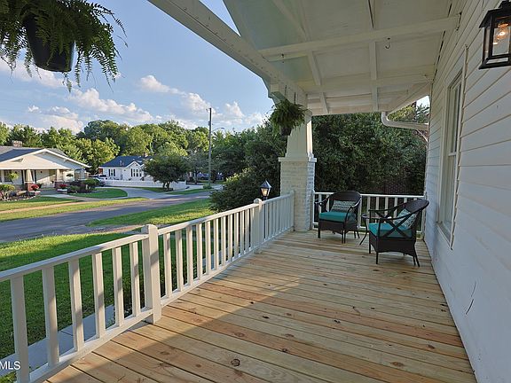 3rd image of 227 Lynnview Dr