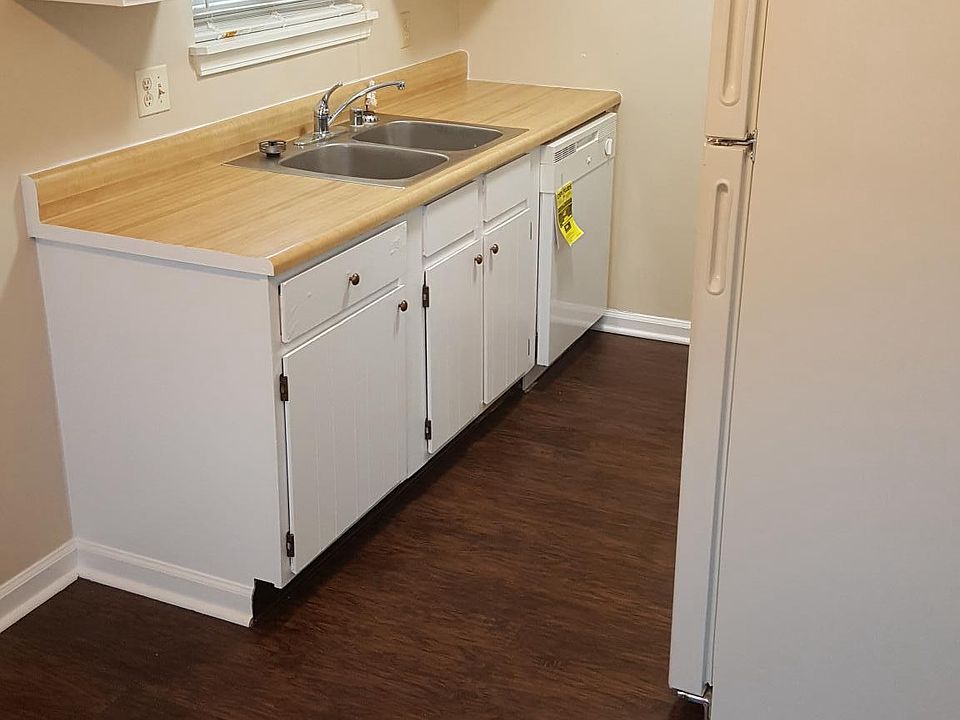 2nd image of 3801 Camelot Dr APT 2