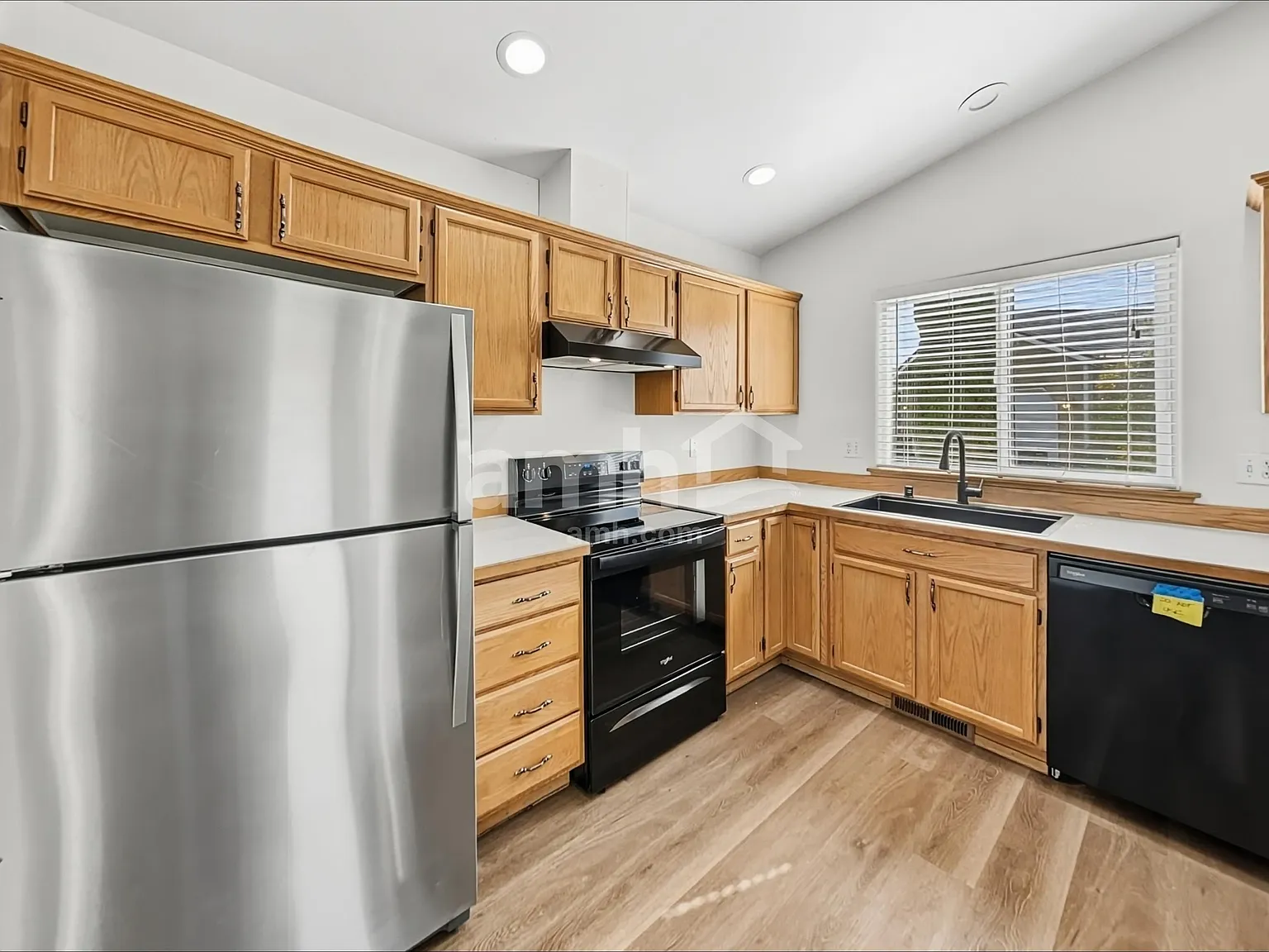 3 bed, 2.0 bath, 1161 sqft, $3,010 — Photo 3