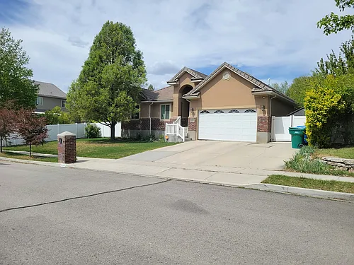 668 W 3275 N Photo 1