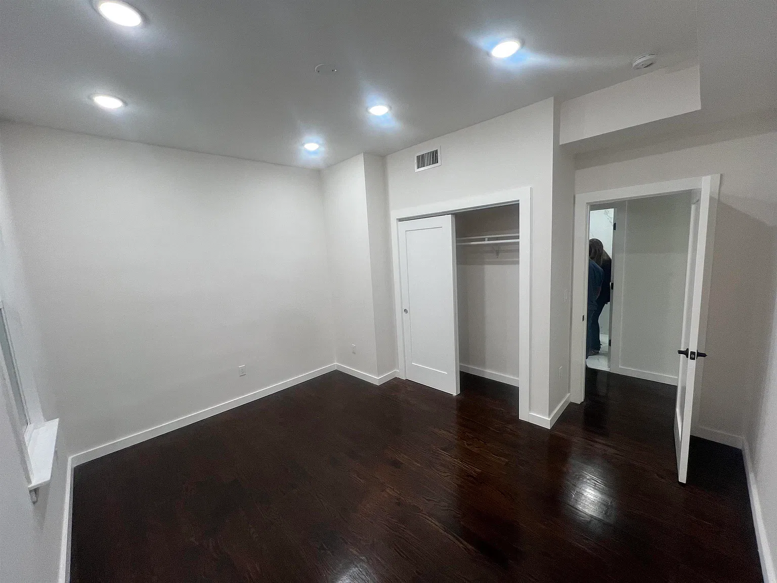 5 bed, 2.0 bath, $4,200 — Photo 4