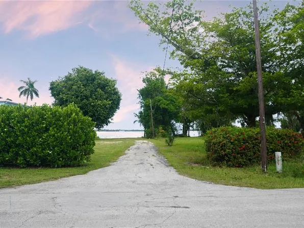 3353 E Riverside Dr Lot 7, Fort Myers, FL 33916