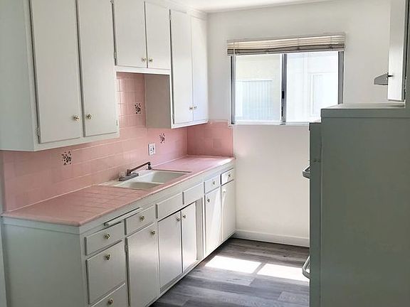 2nd image of 121 N Hillcrest Blvd APT 1