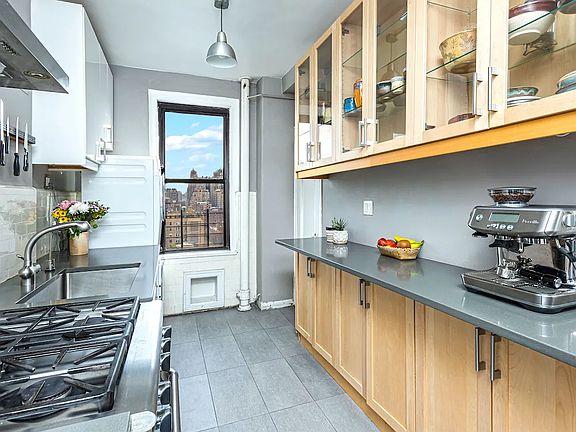 5th image of 221 W 82nd St #15AB